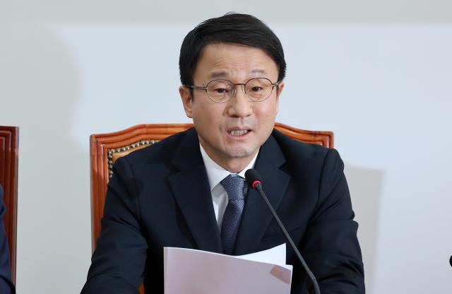 더불어민주당 한병도 원내대표가 18일 국회에서 설 민심 및 향후 과제 관련 기자간담회를 갖고 있다사진연합뉴스