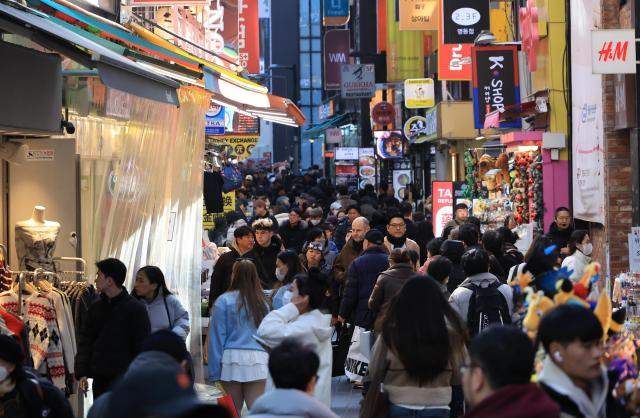 明洞街头迎接外籍游客