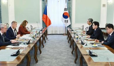 金正官会见捷克总理