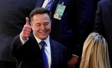 머스크, 태극기 달고 韓 반도체·AI 인재 공개 영입…테슬라 지원하라