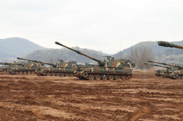 1사단 K55A1자주포가 포탄을 발사하고 있다 사진육군
