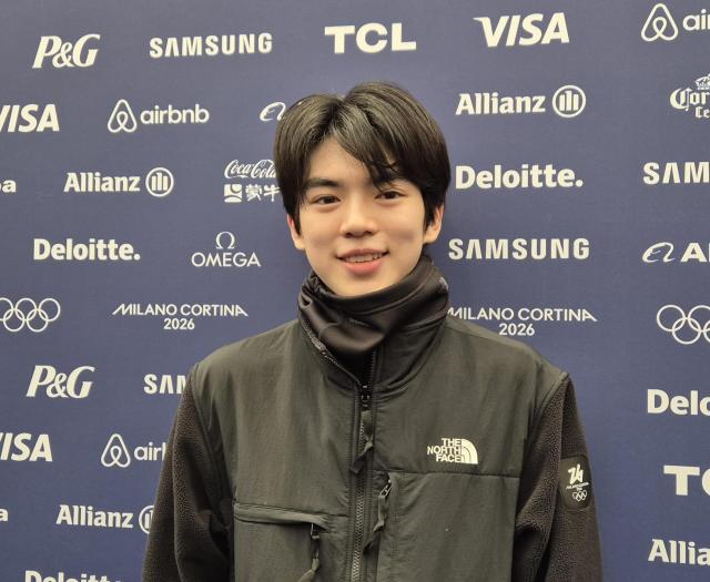 피겨 스케이팅 남자 싱글 간판 차준환이 18일한국시간 이탈리아 밀라노 아이스스케이팅 아레나 인근 연습 링크장에서 훈련한 뒤 공동 취재구역에서 인터뷰하고 있다 사진연합뉴스
