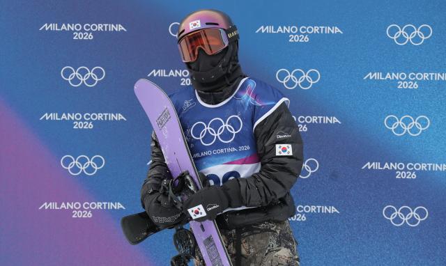 18일한국시간 이탈리아 리비뇨 스노파크에서 열린 2026 밀라노·코르티나담페초 동계 올림픽 스노보드 여자 슬로프스타일 결선에서 유승은이 2차 시도를 마친 뒤 아쉬워하고 있다 사진연합뉴스
