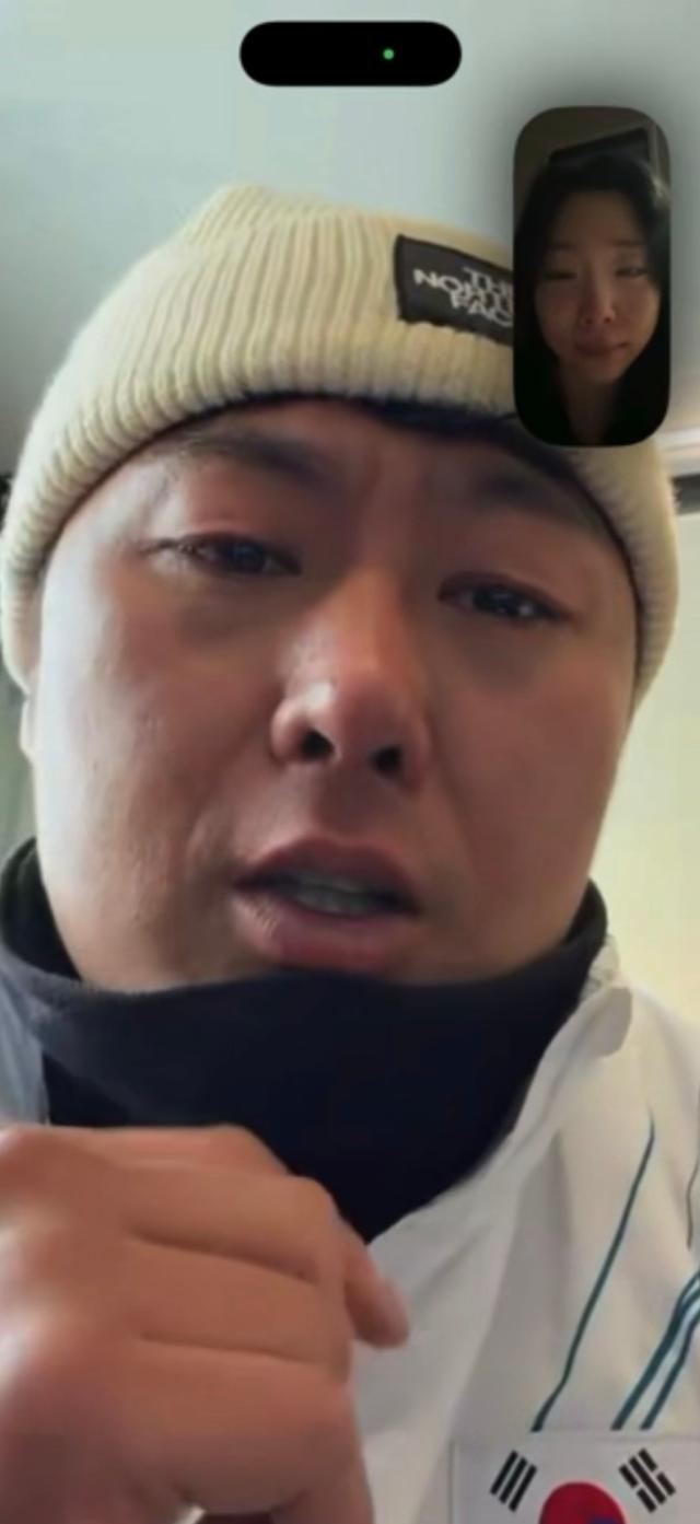 김상겸은 은메달을 딴 직후 아내와 영상 통화를 하며 함께 아무 말 없이 계속 울기만 했다 사진본인 제공