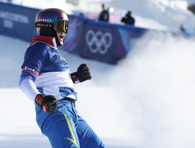 8일현지시간 이탈리아 리비뇨 스노파크에서 열린 2026 밀라노-코르티나담페초 동계올림픽 스노보드 남자 평행 대회전 준결승에 출전한 김상겸이 결승전에 진출한 뒤 환호하고 있다 사진연합뉴스