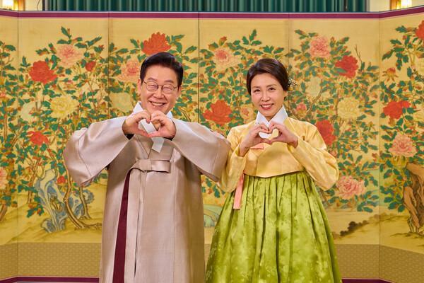 President Lee Jae-myung and first lady Kim Hye-kyung deliver Lunar New Year greetings. [Photo=Cheong Wa Dae]