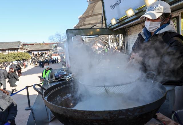 An organizer fills containers with tteokguk rice cake soup during the “2026 Namsangol Seollal Festival” at Namsangol Hanok Village in Jung District Seoul on Feb 17 2026 AJP Yoo Nahyun