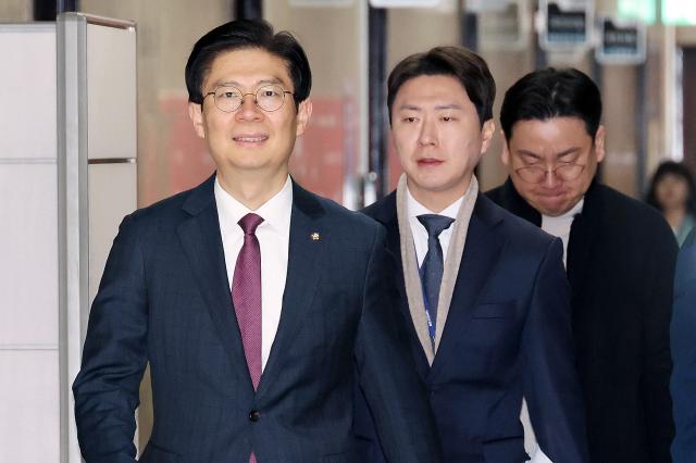 조정훈 국민의힘 인재영입위원장이 19일 국회에서 열린 인재영입위원회 3차 회의에 참석하고 있다 사진연합뉴스