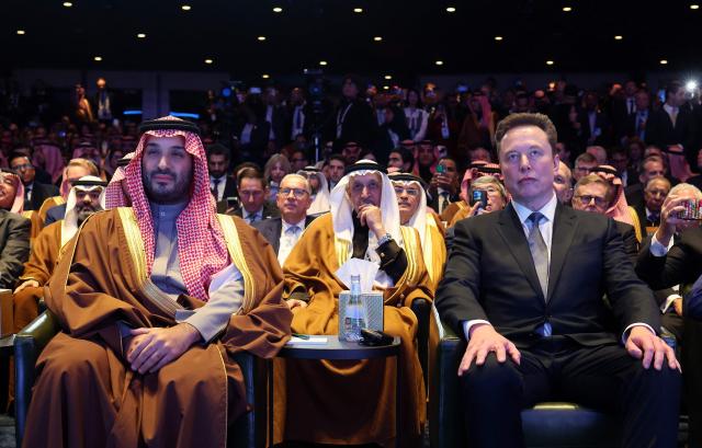 지난해 11월 무함마드 빈 살만 사우디 왕세자와 일론 머스크 사진AFP·연합뉴스