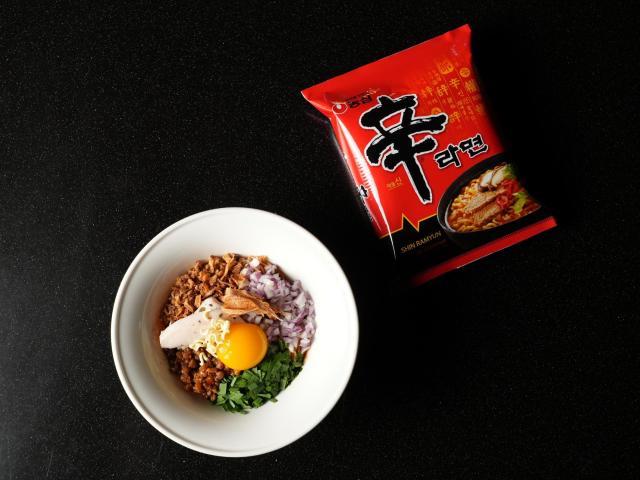 농심면가 신라면 아부라소바 메뉴 연출 이미지 사진농심