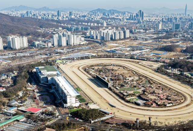 This undated photo shows the site of the Lets Run Park in Gwacheon On Jan 29 the government announced plans to break ground on a large-scale apartment complex with approximately 9800 units on this site Yonhap