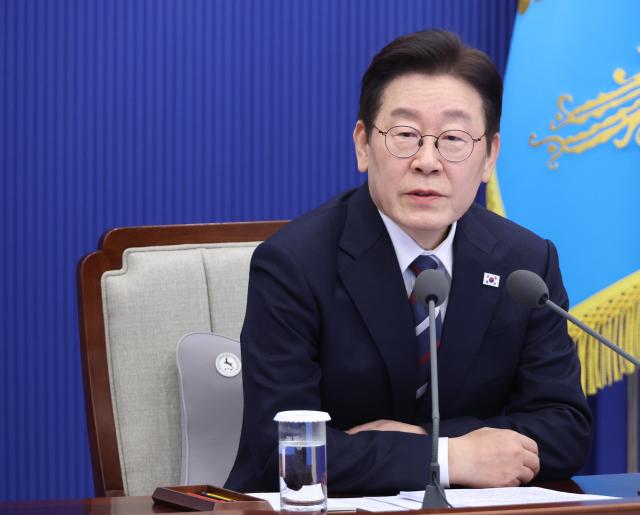 이재명 대통령이 19일 청와대에서 열린 수석보좌관회의에서 발언하고 있다 사진연합뉴스