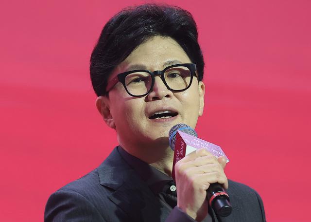 한동훈 전 국민의힘 대표가 8일 서울 송파구 잠실실내체육관에서 열린 토크콘서트에서 발언하고 있다 사진연합뉴스