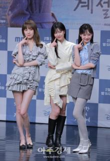 [포토] 포즈 취하는 이성경·한지현·오예주 (찬란한 너의 계절에 제작발표회)