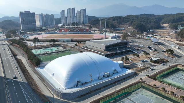 족구와 풋살 경기가 모두 가능한 실내 에어돔 체육시설 사진양양군