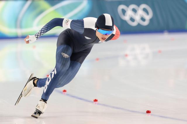 20일한국시간 이탈리아 밀라노 스피드스케이팅 스타디움에서 열린 2026 밀라노·코르티나담페초 동계올림픽 스피드스케이팅 남자 1500m에 출전한 정재원이 경기를 펼치고 있다 사진연합뉴스