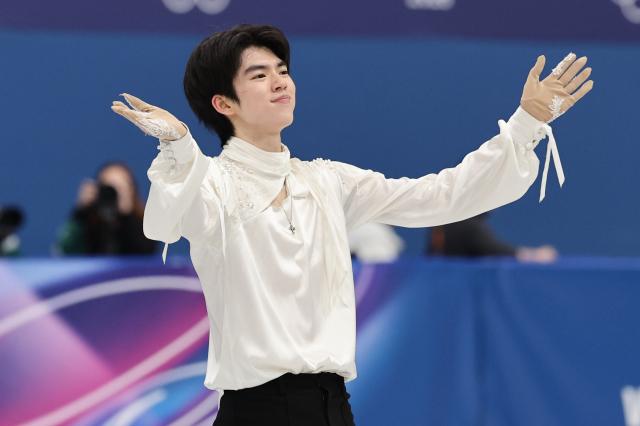 13일현지시간 이탈리아 밀라노 아이스스케이팅 아레나에서 열린 2026 밀라노ㆍ코르티나담페초 동계올림픽 남자 싱글 프리 스케이팅에 출전한 차준환이 연기를 마친 뒤 관중에 인사하고 있다 사진연합뉴스