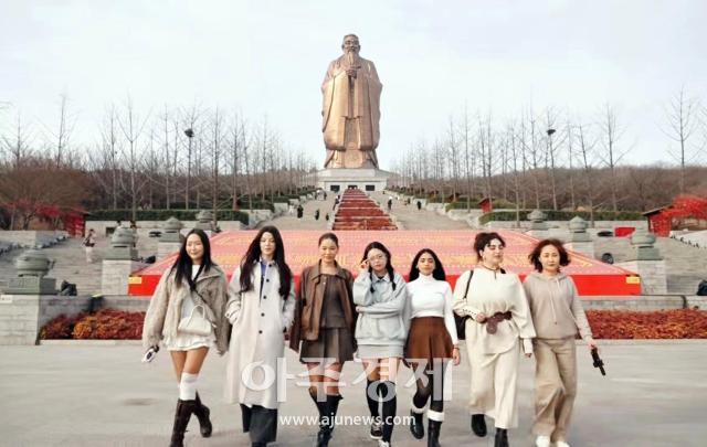 중국 공자의 도시 취푸에서 세계 인플루언서 초청 행사가 열려 이집트 스페인 한국 등 유명 인플루언서들이 이곳을 찾았다사진아주글로벌교류협회