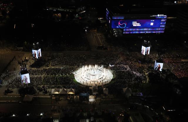 An event commemorating the 80th anniversary of liberation takes place at Gwanghwamun Square Yonhap