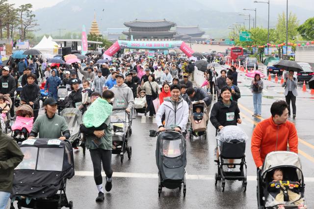 The Seoul Baby Carriage Run takes place at Gwanghwamun Square Yonhap