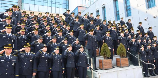New firefighters salute at the 27th class graduation ceremony for new firefighting officials at Incheon Fire Academy in Ganghwa County Incheon Feb 20 Yonhap