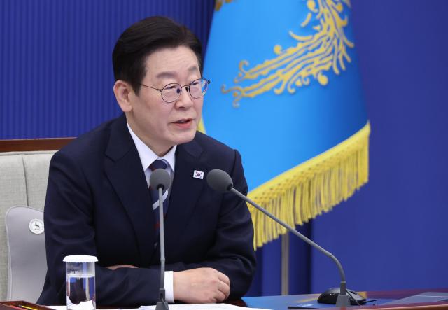 President Lee Jae Myung speaks during a meeting with senior secretaries at the Blue House on Feb 19 2026 Yonhap