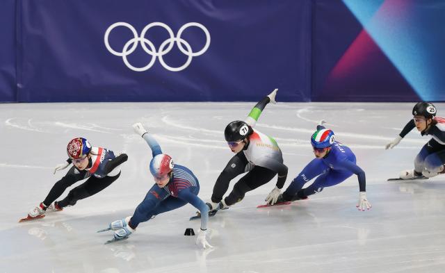 20일현지시간 이탈리아 밀라노 아이스스케이팅 아레나에서 열린 2026 밀라노ㆍ코르티나담페초 동계올림픽 쇼트트랙 여자 1500m 준준결승에서 최민정이 질주하고 있다 사진연합뉴스