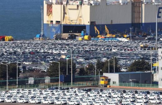 White house to exempt cars and minerals from new 10 percent tariff