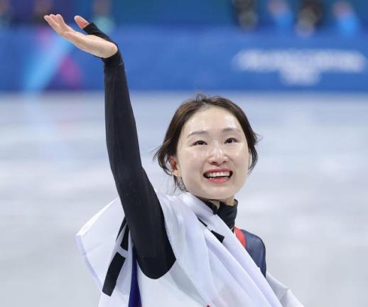 [2026 밀라노] 너는 엄마 인생의 금메달…최민정, 어머니 편지 안고 7번째 메달