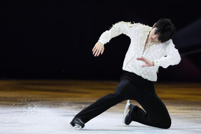 21일현지시간 이탈리아 밀라노 아이스스케이팅 아레나에서 열린 2026 밀라노ㆍ코르티나담페초 동계올림픽 피겨스케이팅 갈라쇼에서 차준환이 송소희가 부른 낫 어 드림에 맞춰 연기를 펼치고 있다 사진연합뉴스