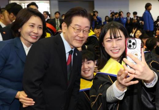 李在明支持率四连涨 股市表现房市政策受好评