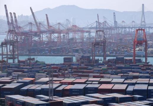 Exports in February soar to record high on AI chip demand