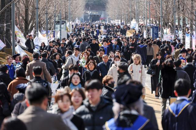 Crowds gather during a degree conferment ceremony for February 2026 graduates at Yonsei University’s Sinchon campus in Seodaemun District Seoul Feb 23 2026 AJP Yoo Na-hyun