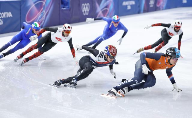 Lee Jung-min races during the men’s 5000m relay final in short track speed skating at the Milan Ice Skating Arena during the Milan-Cortina d’Ampezzo 2026 Winter Olympics in Milan Italy on Feb 20 2026 Yonhap
