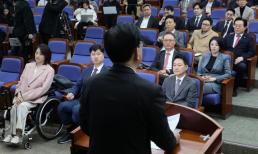 절윤 논의 없이 끝난 국민의힘 의총...입틀막 vs 대여 투쟁