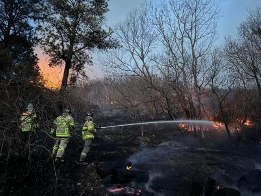 국가소방동원령 내려진 밀양 산불...헬기 철수 후 야간 총력전