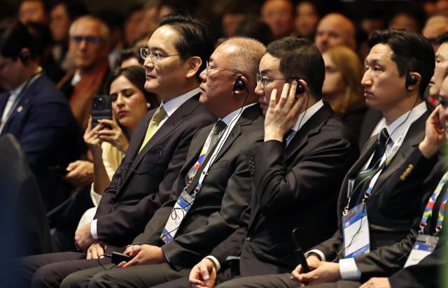 From left Samsung Electronics Chairman Jay Y Lee Hyundai Motor Group Chairman Chung Eui-sun LG Group Chairman Koo Kwang-mo and HD Hyundai Chairman Chung Ki-sun listen to Brazilian President Luiz Inacio Lula da Silva deliver closing remarks at the South Korea-Brazil Business Forum at Lotte Hotel Seoul on Feb 23 YONHAP