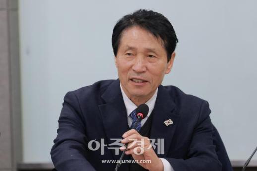 [포토] 인사말 하는 ​​​​​​​이학영 국회부의장