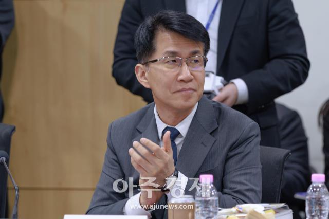 [포토] V4국가 대사 초청 조찬간담회 참석한 ​​​​​​​김동욱 현대차 부사장