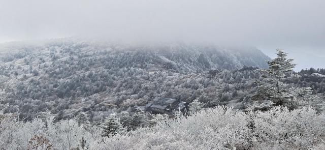 More South Koreans flock to national parks, with Mt. Bukhansan most visited