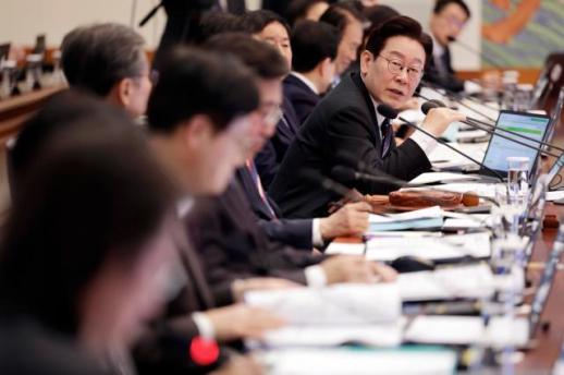 [식품 물가 시험대] 이 대통령 담합 퇴출 경고에…백기 드는 식품업계