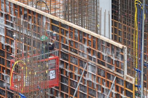 다시 불거진 건설사 구조조정론...전문가들 정부 지원 병행 필요