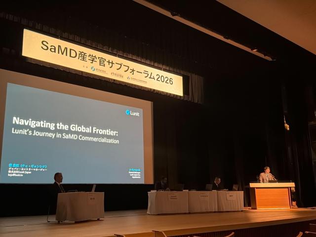 Cho Kyung-sik, right, head of Lunit Japan, speaks at the 2026 SaMD Forum on Feb. 16 in Tokyo. [Photo=Lunit]