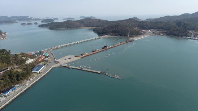 전라남도는 고물가와 내수 부진으로 위축된 지역경제에 활력을 불어넣고 인구위기와 저출산 극복 2026여수세계섬박람회 성공 개최 등을 위한 2026년 제1회 추경예산안을 편성해 전남도의회에 제출했다사진전남도