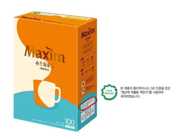 포장재로 멸균팩 재활용지를 활용한 맥심 슈프림골드 제품 이미지 사진동서식품