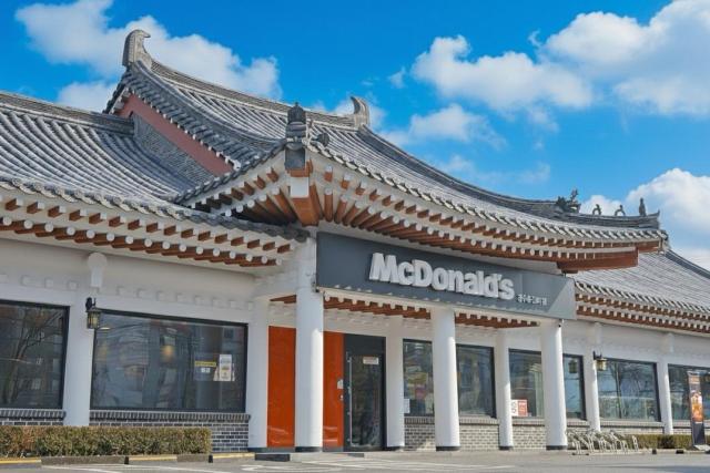 한국맥도날드 경주용강DT점 매장 전경 사진한국맥도날드