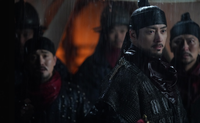 This photo captured from the official webpage of Showbox the provider show still cut of The Kings Warden