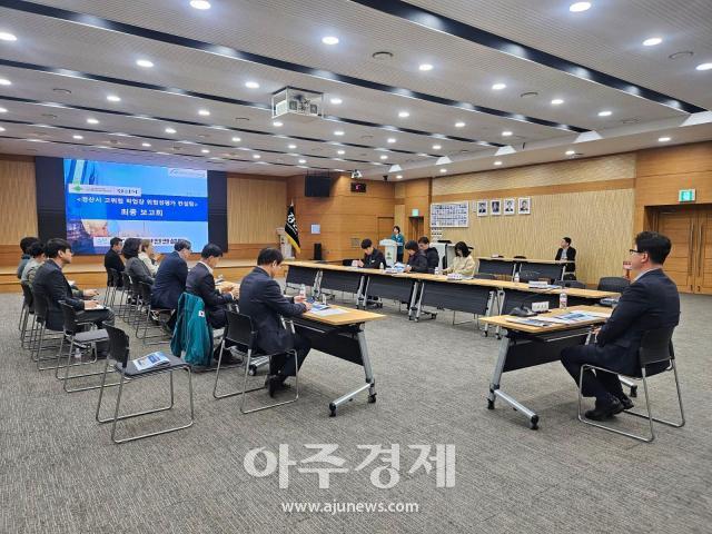 경북 경산시는 25일 시청 대회의실에서 ‘2026년 고위험사업장 위험성 평가 용역 최종 보고회’와 ‘실무 교육’을 개최하며 중대재해 예방을 위한 안전관리 체계 강화에 나섰다사진경산시