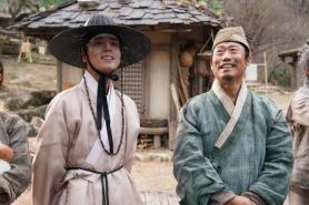‘The Man Who Lives With the King’ Hits 6 Million Viewers as Cast Recalls Key On-Set Moments