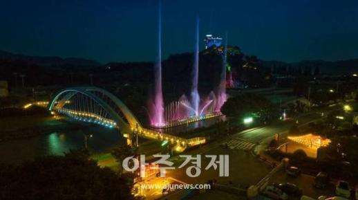 전남 화순 대표적 야경 꽃강길 음악분수쇼 팡파르 